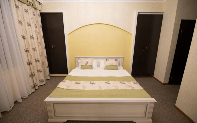 Business Hotel Al-Farabi