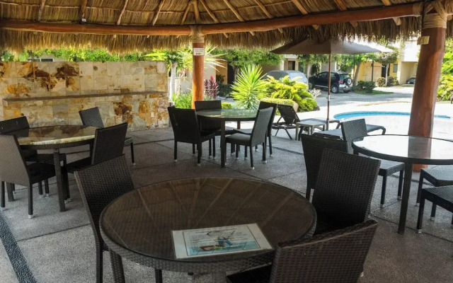 Tropical Getaway in Flamingos near Beach