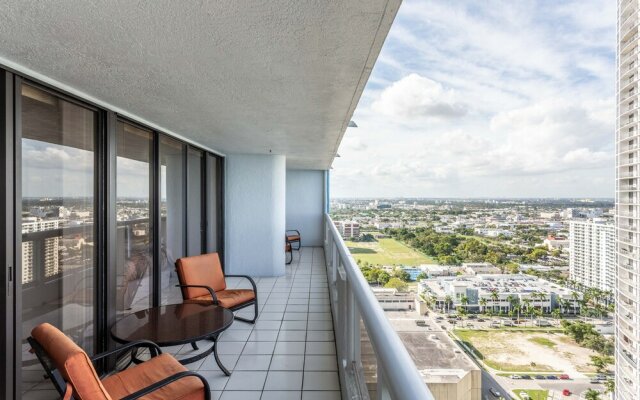 3 Bedroom Condo With Stunning Balcony View