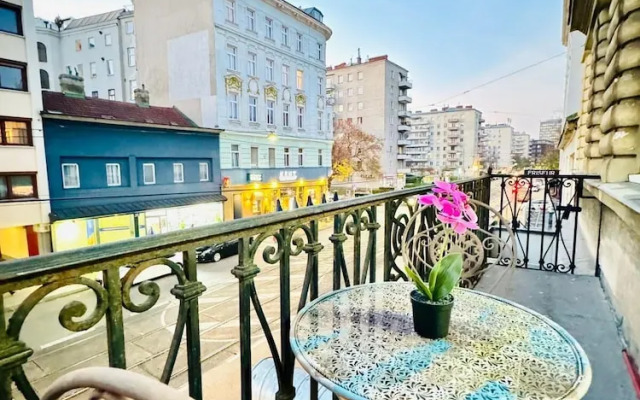 9BR Apt for 18P Walk to Augarten