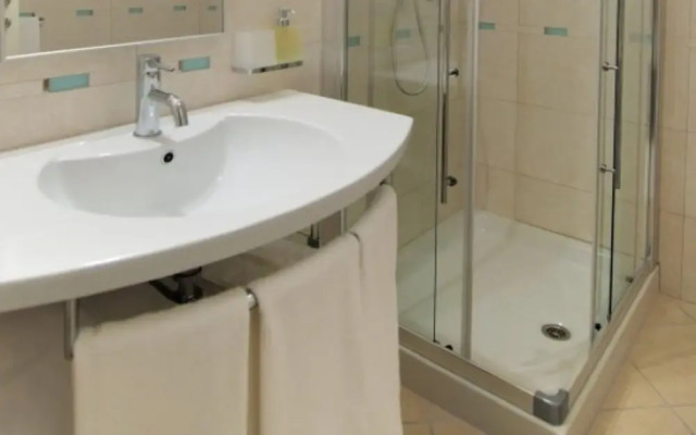 Lovely Beachside Flat With a Luminous Terrace