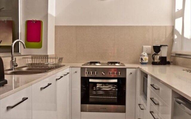 121 Ocean View Drive Studio Apartment