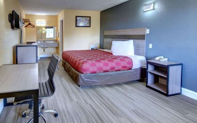 Econo Lodge at Military Circle