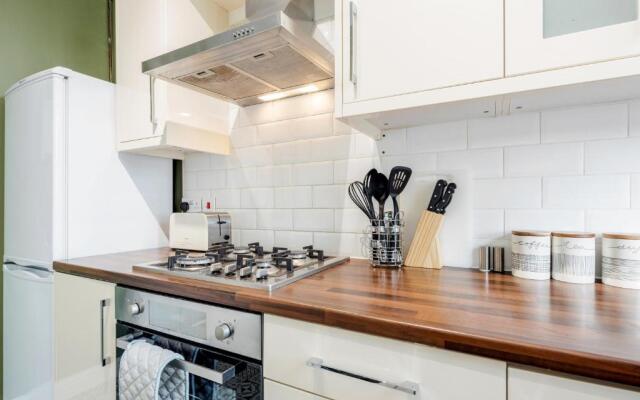 Luxury Apartment 2bed & Parking - East London - by Damask Homes