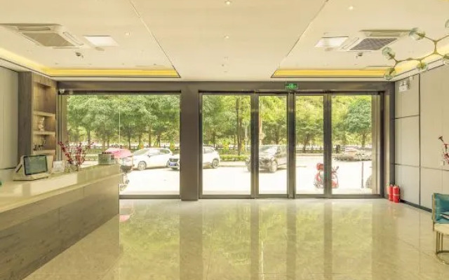 Lingyun Five Seasons Hotel