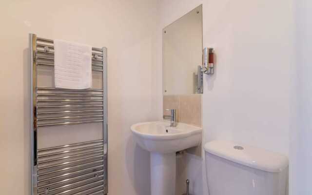 Executive City Apartment -Near Greengate