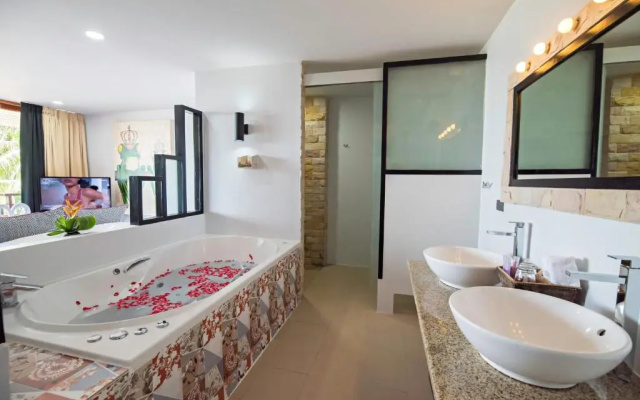 The Sunset Beach Resort & Spa Taling Ngam