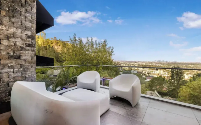 Villa Kaleida - Sleek Modern Sunset Villa With Eclectic Style & Infinity Pool