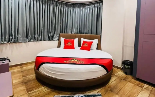 4 Ever Hotel - Surat