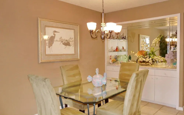 South Seas Tower 4-1209