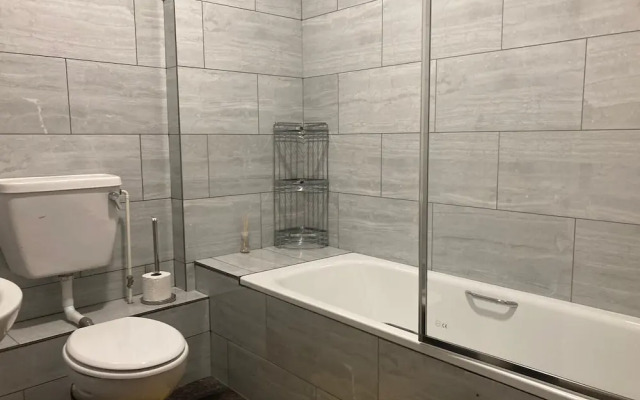 Three Bed Two Bath Apartment in London