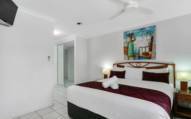 Beachfront Apartments on Trinity Beach – Guest Rooms – Cairns