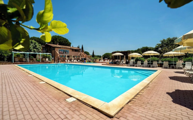 Residence con piscina a Guardistallo