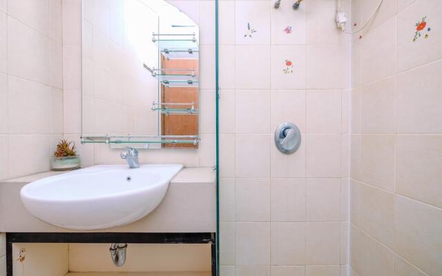 Cozy And Nice 2Br Apartment At Maple Park Sunter