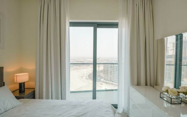 Yogi - Bright Apartment With Panoramic CityScape Views