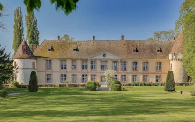 Chateau de la Cour Senlisse