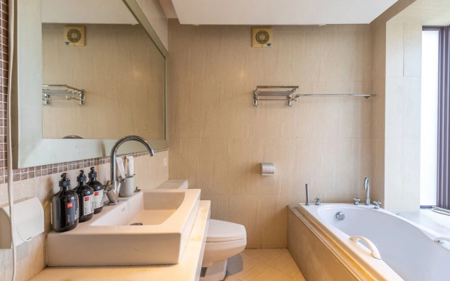 Locals Boutique Apartment Huafa Plaza 35