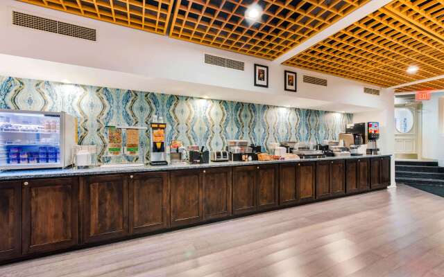 The Blu Hotel Blue Ash Cincinnati, an Ascend Collection Hotel