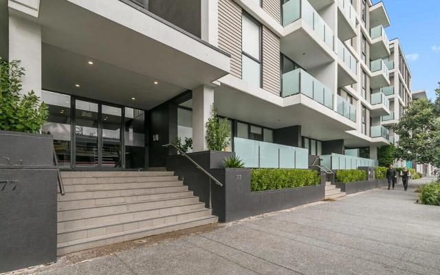 Zodiaks 2 Bedroom Apartment Pool Gym Parking