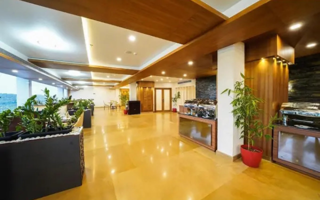 Kpm Tripenta Hotel