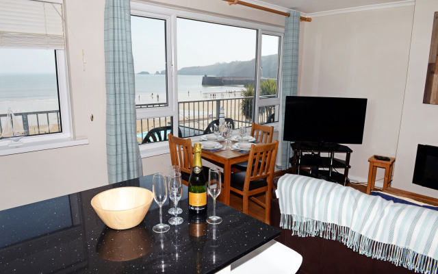 Mermaid Apartment - Sea Front Apartment With Views