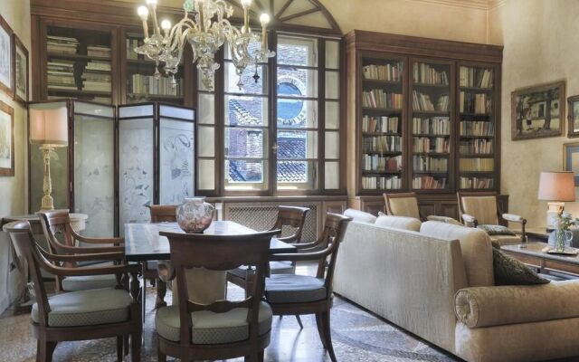 Strada Maggiore Apartment