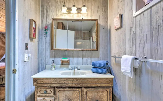 Gorgeous Oakhurst Retreat w/ Swimming Hole!