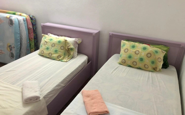 Bayu Emas Apartments – Guest Rooms – Batu Ferringhi