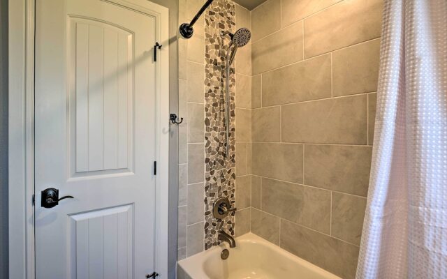 Granbury Home w/ Hot Tub & Furnished Patio!