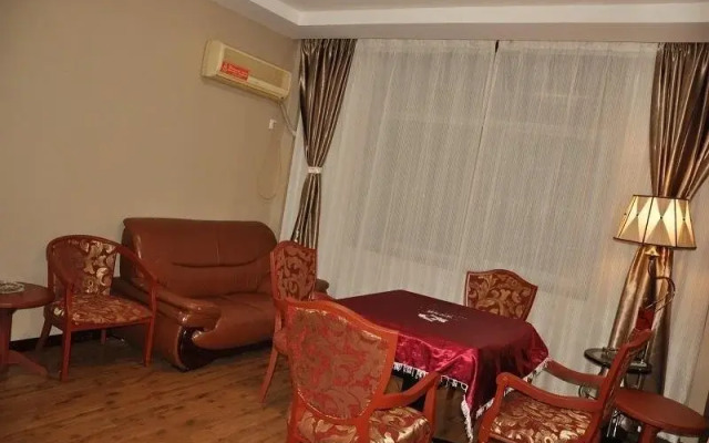 Longyi Business Hotel