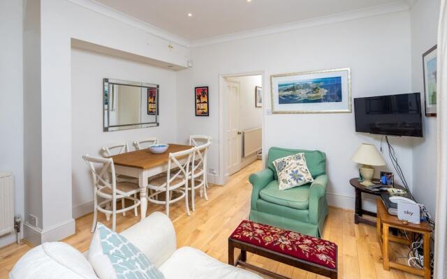 Charming 2BR Flat With Patio in Hammersmith