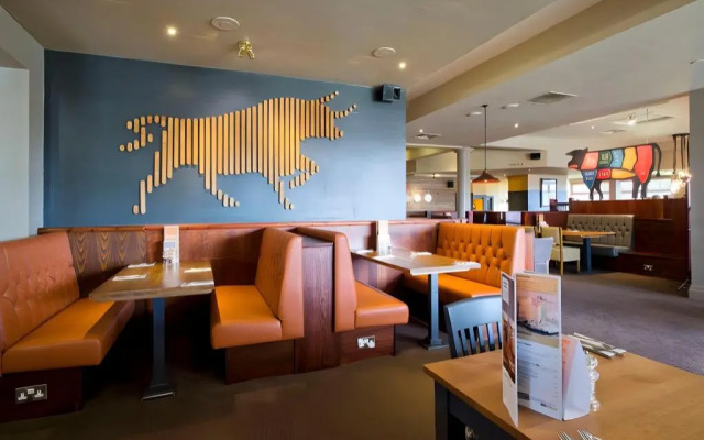 Premier Inn Livingston (M8/J3)