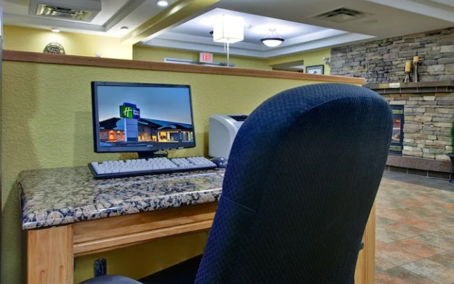 Holiday Inn Express Dryden