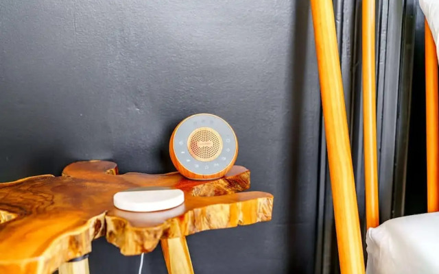 Prime Location Clean Top Rated Free Parking