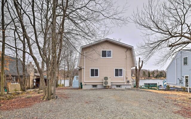 Lakefront Poconos Vacation Rental w/ Deck