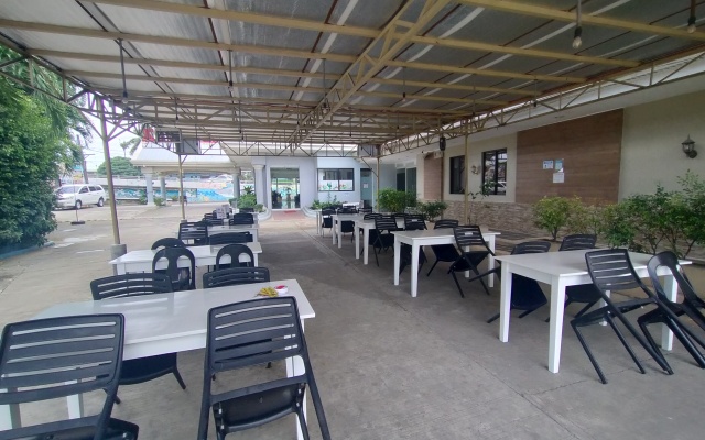 S&M Hotel