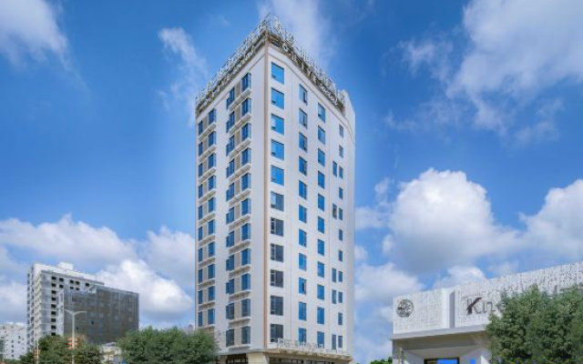 O.LIVE social Hotel （Zhanjiang Xuwen Mulan Avenue）