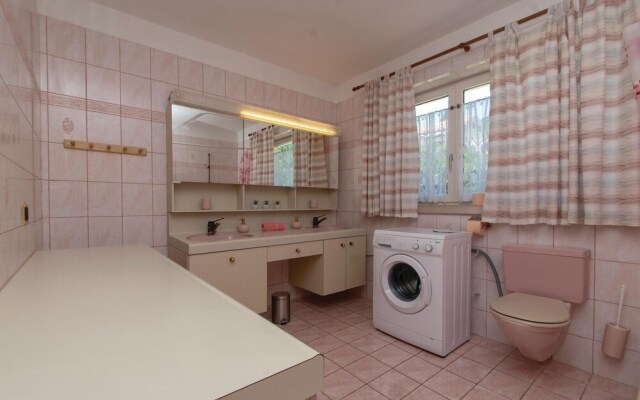 Stunning Home in Zrnovo With Wifi and 3 Bedrooms