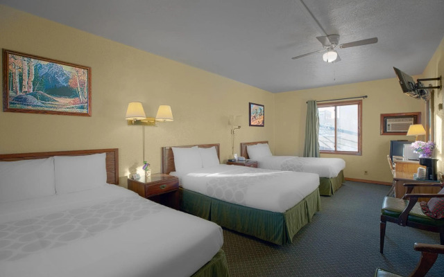 Love Hotels Silver Street by OYO at Hurley WI