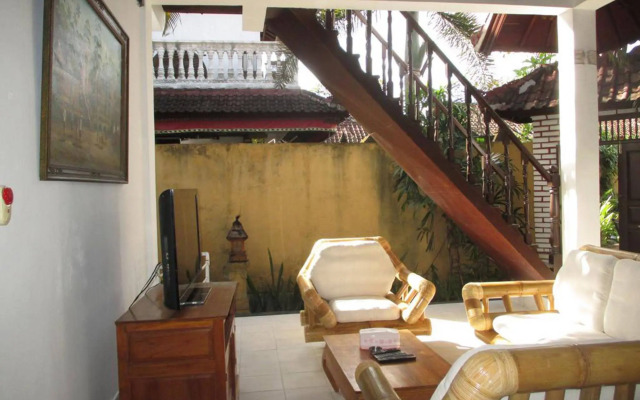 Yuli Bungalows