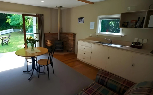 Akaroa Cottages Woodside - Akaroa Holiday Cottage – Guest Rooms – Akaroa