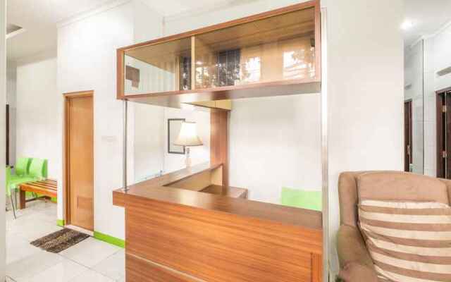 Oyo Life 2449 Sandila Residence