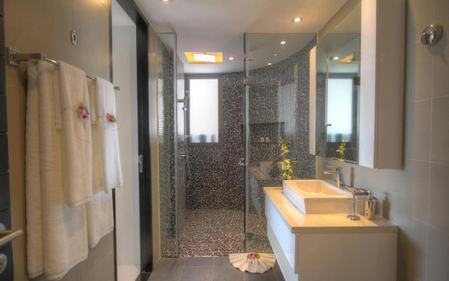 Absolute Twin Sands Resort & Spa
