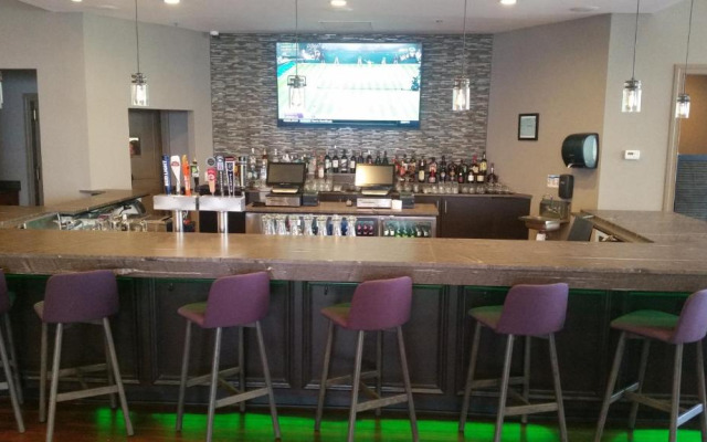 Skyline Hotel Detroit Airport, SureStay Collection by BW