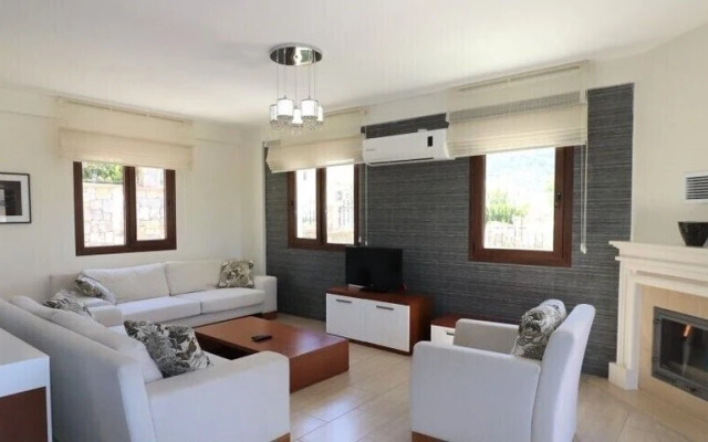 Villa MAS2 by JoyLettings