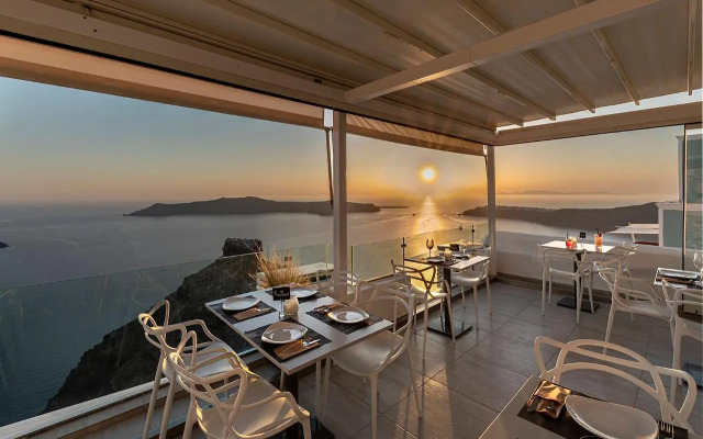 Pearl on the Cliff Hotel & Suites