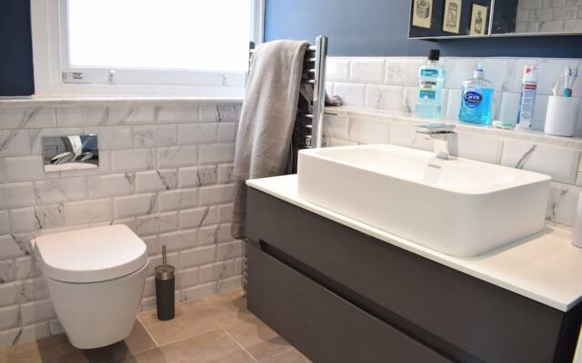 Bright, Vibrant 1 BD Apartment in Sth Hampstead