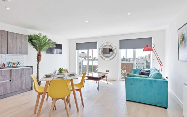 Right On : Bright On Apartment 1B | By My Getaways