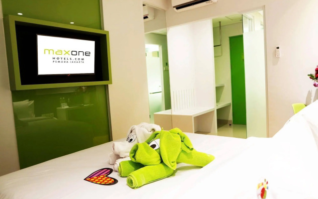 MaxOne Hotels at Pemuda