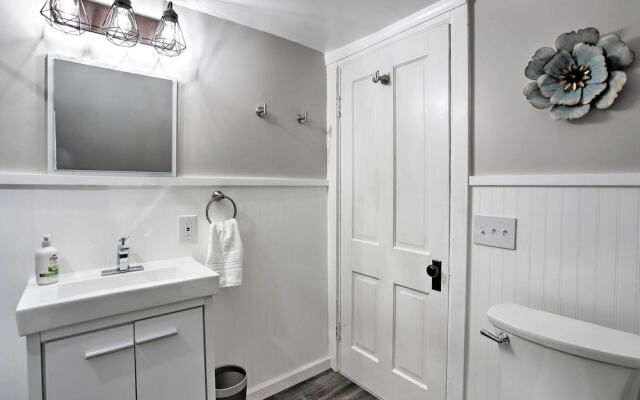 Pet-friendly Home - 1/2 Mi to Downtown Willoughby!